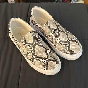 Coconuts by Matisse Snakeskin Pattern Slip-On Shoes (size 8)